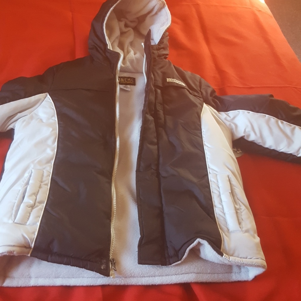 Estoy vendiendo un jacket 100% Poleyster
